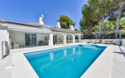 Preciosa y acogedora villa en una sola planta.