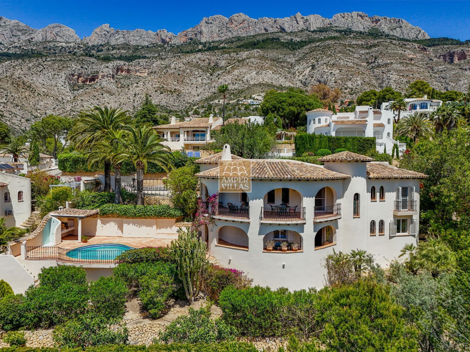 Preciosa villa en un entorno verde y tranquilo.