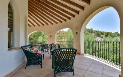 Preciosa villa en un entorno verde y tranquilo.