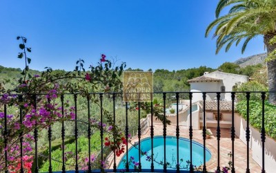 Preciosa villa en un entorno verde y tranquilo.