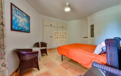 Preciosa villa en un entorno verde y tranquilo.