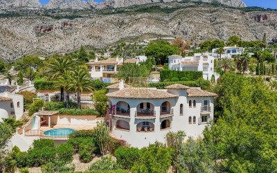 Preciosa villa en un entorno verde y tranquilo.