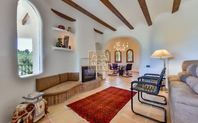 Preciosa villa en un entorno verde y tranquilo.