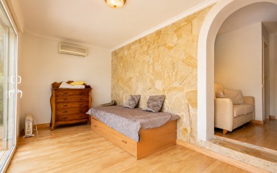 Bonita villa con preciosas terrazas y piscina en La Nucia.