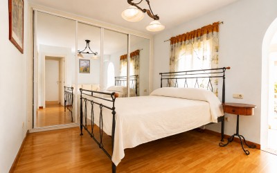 Bonita villa con preciosas terrazas y piscina en La Nucia.