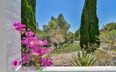 Villa exclusiva en Altea con privacidad absoluta en un entorno natural.