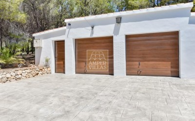 Villa exclusiva en Altea con privacidad absoluta en un entorno natural.
