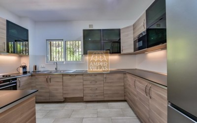 Villa exclusiva en Altea con privacidad absoluta en un entorno natural.