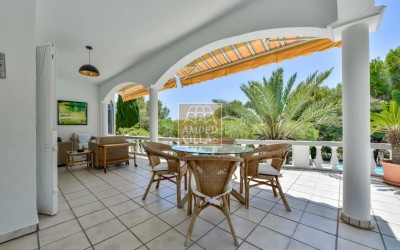 Villa exclusiva en Altea con privacidad absoluta en un entorno natural.