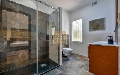 Villa exclusiva en Altea con privacidad absoluta en un entorno natural.