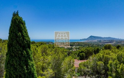 Villa exclusiva en Altea con privacidad absoluta en un entorno natural.