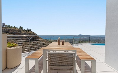 Villa Mediterránea Contemporánea con Vistas Panorámicas al Mar