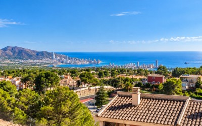 Adosado moderno de 4 dormitorios con vistas panorámicas al mar y a Benidorm en La Nucía