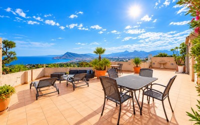 Dúplex Ático con Vistas Panorámicas al Mar en Altea La Vella