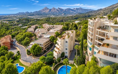 Dúplex Ático con Vistas Panorámicas al Mar en Altea La Vella