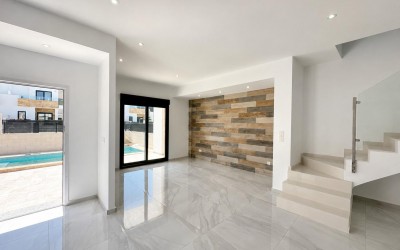 Villa moderna de 3 dormitorios con piscina privada en Polop