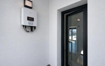 Villa moderna de 3 dormitorios con piscina privada en Polop