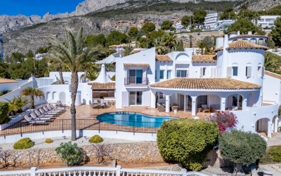 Villa en alquiler con espectaculares vistas al mar en Altea