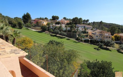 Villa a la venta con vistas al mar y al campo de golf Don Cayo Altea